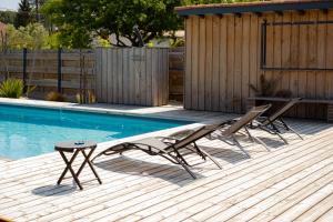 Appartements Appartement 2 chambres, terrasse bois independante, acces piscine privee : photos des chambres