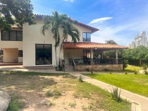 Hermosa casa grande en el rodadero