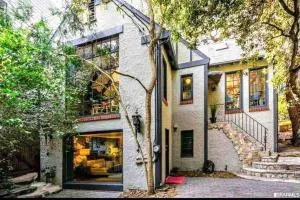 Historic house, surrounded by nature with a hot tub - Oceanview