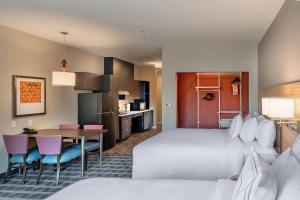 Studio, 2 Queen room in TownePlace Suites Austin South