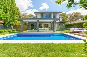 Inner City Oasis in OConnor - With Heated Pool - Belconnen