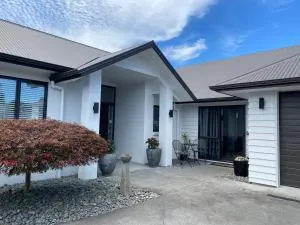 Ihimaera Suite 1 or 2 brm River Garden Cambridge with Complimentary Continental Breakfast - 坎布里奇