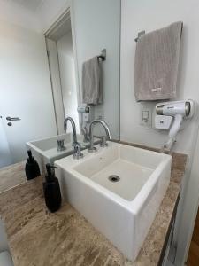 Cobertura com dois quartos em frente ao Einstein e Estádio do MorumBis minima 3 diarias