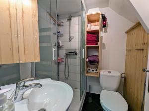 Maisons de vacances Maison de ville confortable proche nature, ideale pour 4 personnes - FR-1-589-772 : photos des chambres