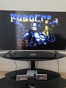 Hurstville Luxe 1BR above shops & nr train, Game Console & Free Netflix