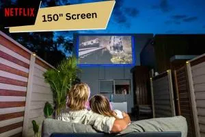 Cinema Under the Stars, Near Beach, CBD & Airport - South Plympton