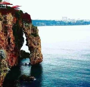 private 100m2 detached villa with central castle garden