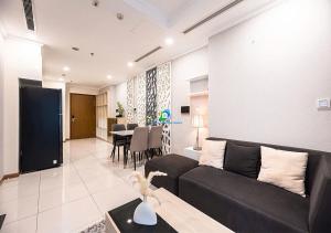 Modern Elegance in Central Park