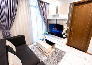 Modern Elegance in Central Park