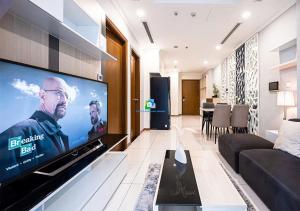 Modern Elegance in Central Park