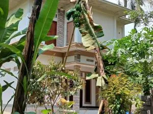 G Lova House -Tetebatu - Sapit