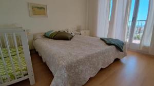 Pau Picasso – Terraza con Vistas en Tossa