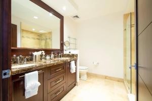 360 Splendor 303-Ocean View Condo-Breakfast Included!