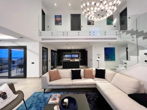 Perniznest - Luxury villa front of Calanova golf with sea view