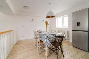 Riversmeet beach side holiday cottage