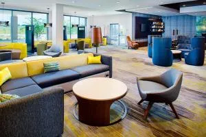 Courtyard by Marriott Dallas Carrollton and Carrollton Conference Center - 法默斯布兰奇