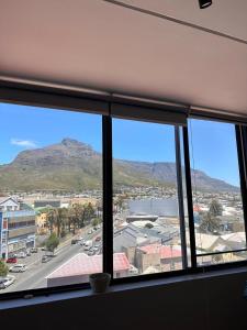 Views From The 6 - Spacious 1 Bedroom Apartment