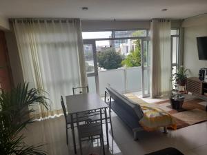 Hermoso apartamento de tres dormitorios con jacuzzi