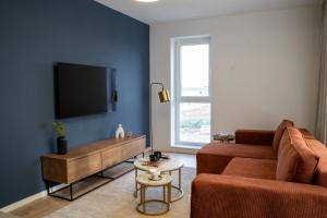 Cityscape Bluewood, Modern & Cozy premium Apt