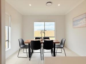 Serene Escape 4BR 25Bath Retreat in Rochedale