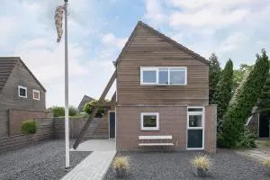 Beautiful holiday home Friesland - 埃尔讷沃德