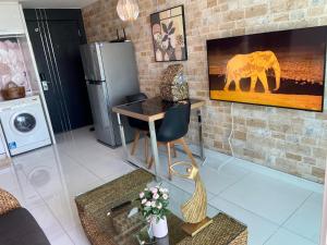 Hill and Super Seaview condo