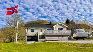 Familyfriendly-modern, in the fishingtown Stamsund, with Sauna and Jacuzzi - 斯塔姆松 Familyfriendly-modern, in the fishingtown Stamsund, with Sauna and Jacuzzi - 斯塔姆松