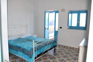 Casa Segreto, sul porto di Santa Marina Salina