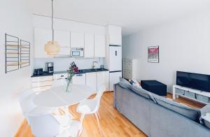 Taika Suite with Finnish Sauna, Glazed Balcony & Free Parking -Your base to Explore the Arctic and Santas Magical Hometown Rovaniemi