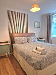 Modern Two Bed Apartment with Parking