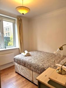 Modern Two Bed Apartment with Parking