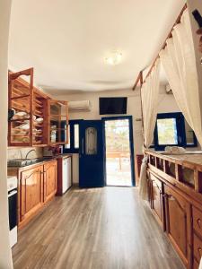 Emborios Views - Studio