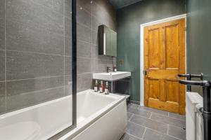 Stylish City Apartment Sleeps 6