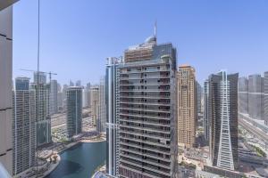 Free housekeeping visits during your stay - StayShort - Comfy 1-Bedroom Apartment Perfect for 4 in JLT