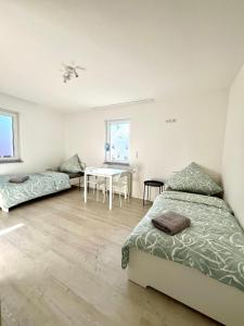 Ganze Wohnung - Küche - Balkon - Parkplatz - WLAN - bis zu 6 Personen