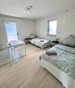 Ganze Wohnung - Küche - Balkon - Parkplatz - WLAN - bis zu 6 Personen