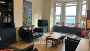 Evas Sea View 2 Bed 2 Bath Parking