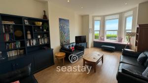 Evas Sea View 2 Bed 2 Bath Parking