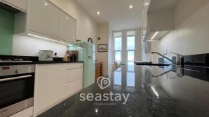 Evas Sea View 2 Bed 2 Bath Parking