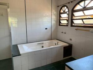 Casa agradável e espaçosa com piscina
