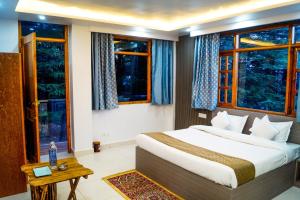 Deodar dreams family apartment