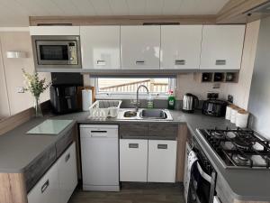 The Retreat - Turnberry Holiday Park Amazing Sea View