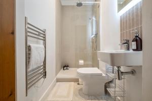 Stylish City Apartment Sleeps 6