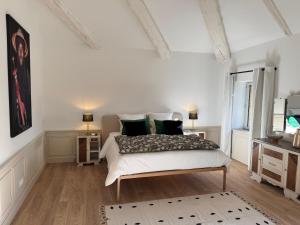 B&B / Chambres d'hotes Maison Jacotte orange : Chambre Double - Vue sur Jardin