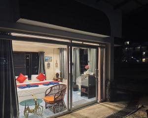 House 2 Bedroom full river view near beach