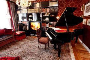 Luxury Room in central Art Nouveau building next to metro station