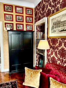 Luxury Room in central Art Nouveau building next to metro station