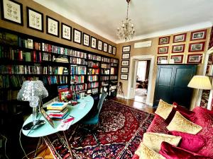 Luxury Room in central Art Nouveau building next to metro station