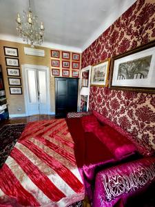 Luxury Room in central Art Nouveau building next to metro station