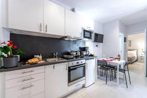 Athens Central-Opulent and Luxurious Suites-Balcony & Views Acropolis Hills